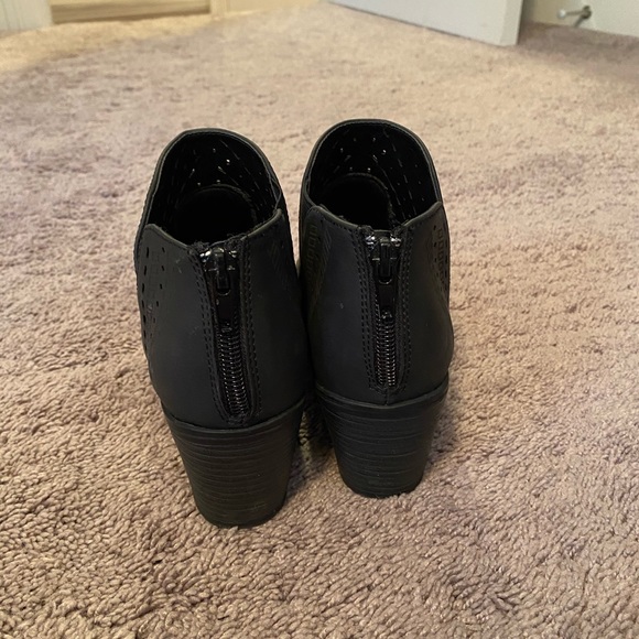 Black heels - Picture 4 of 4